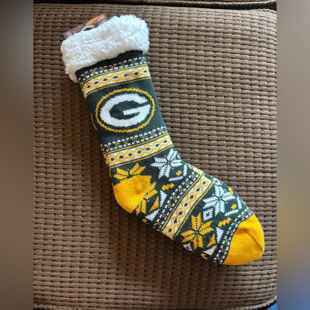 FOCO NFL GB Packer Fluffy Nonskid Slipper Socks
